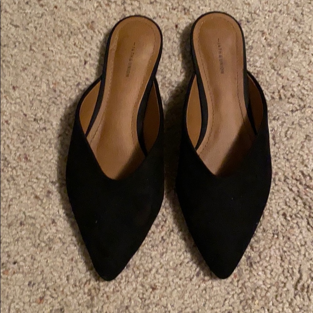 Black flat mules
